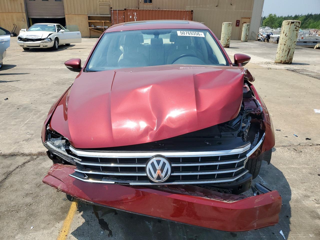 2017 VOLKSWAGEN Passat