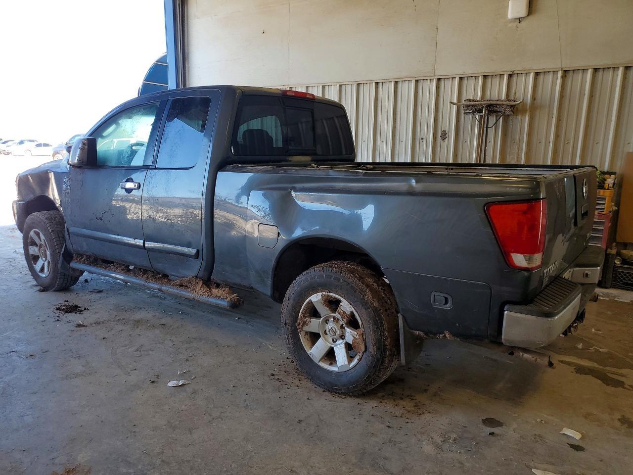 2004 NISSAN Titan