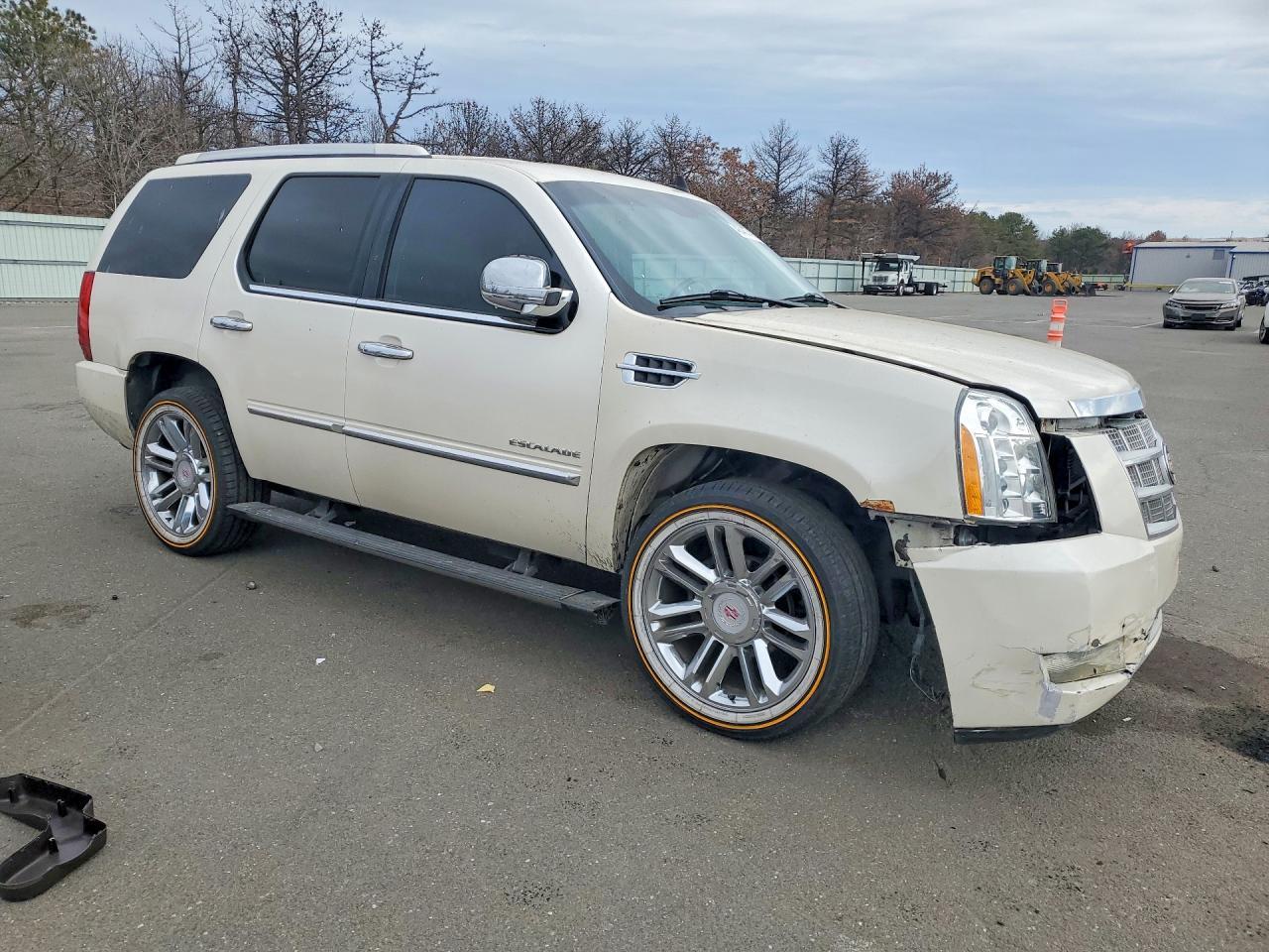 2011 CADILLAC ESCALADE