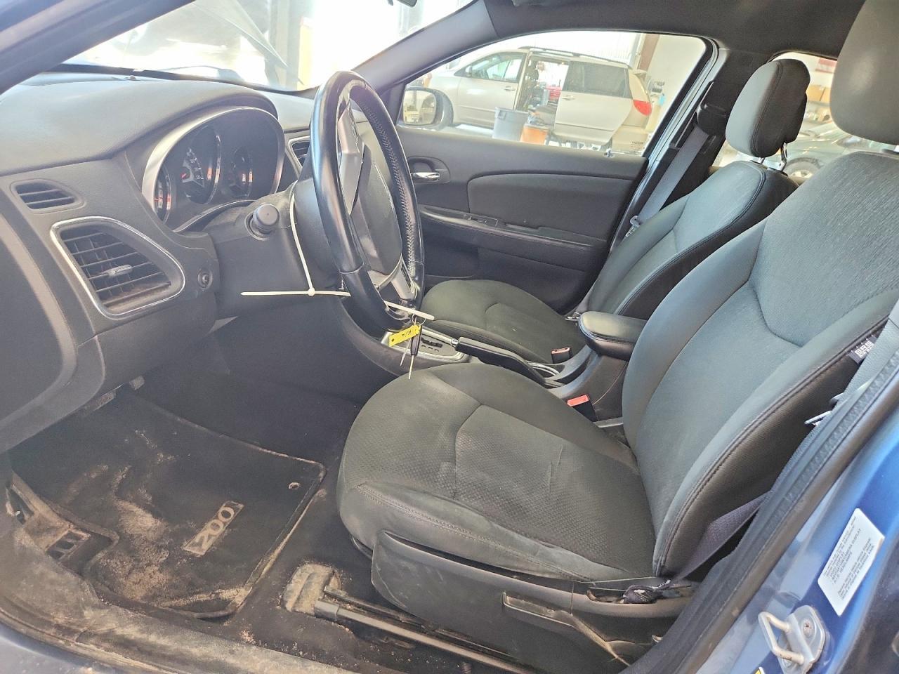 2011 CHRYSLER 200