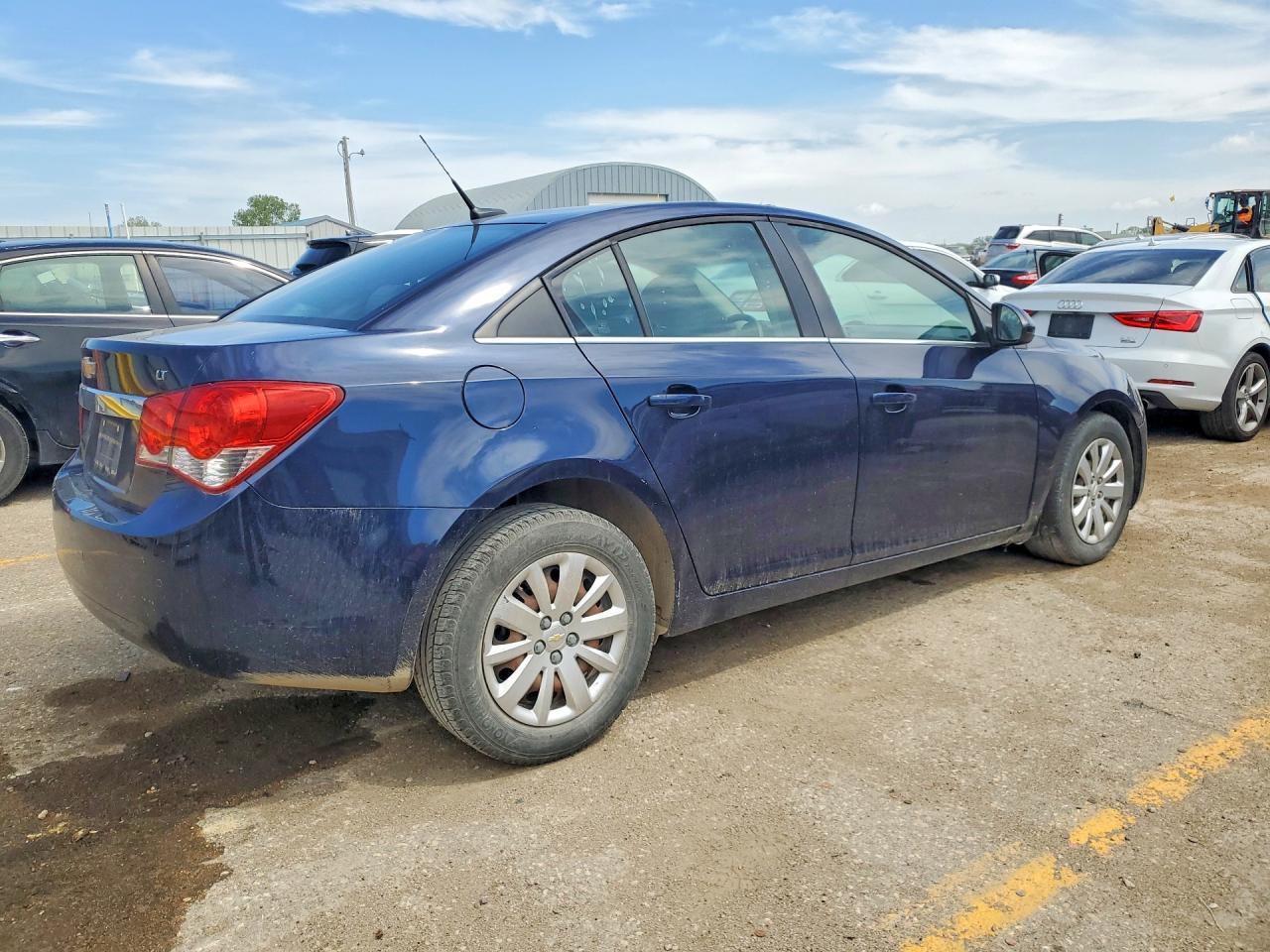 2011 CHEVROLET CRUZE