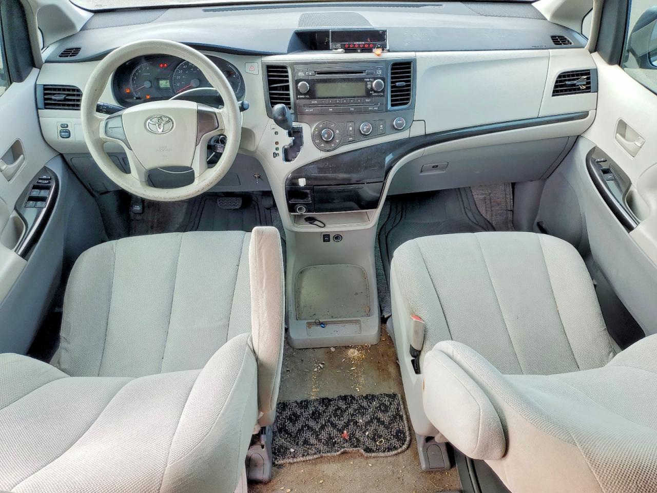 2013 TOYOTA SIENNA
