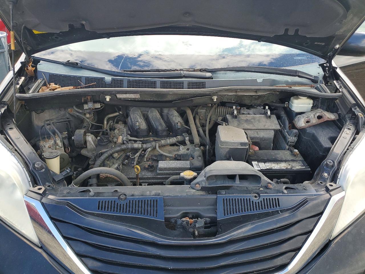 2013 TOYOTA SIENNA