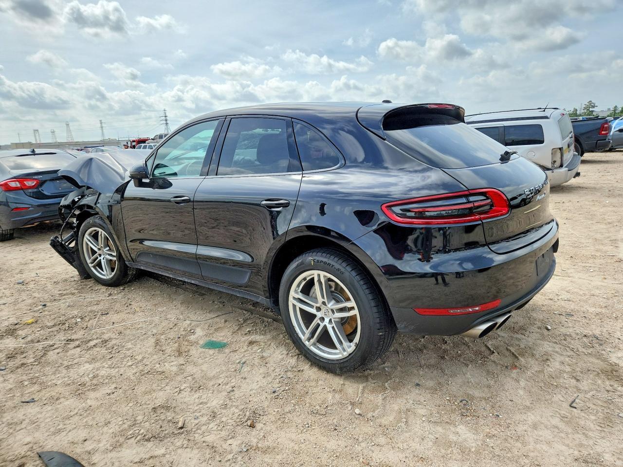 2017 PORSCHE Macan