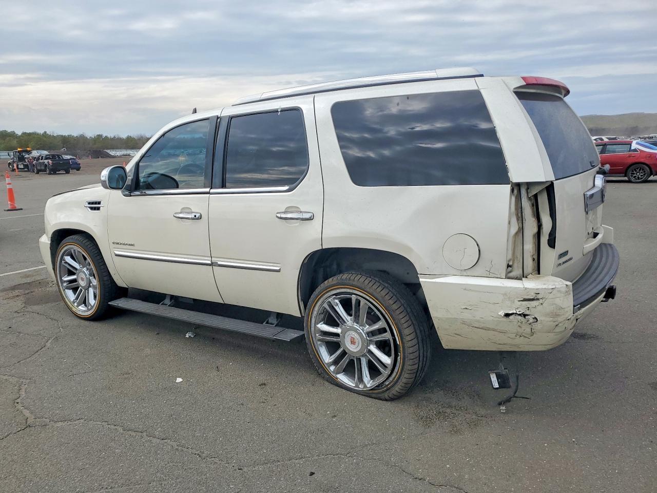 2011 CADILLAC ESCALADE