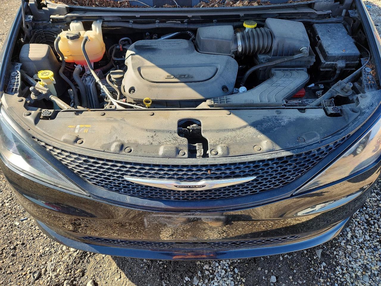 2022 CHRYSLER Voyager