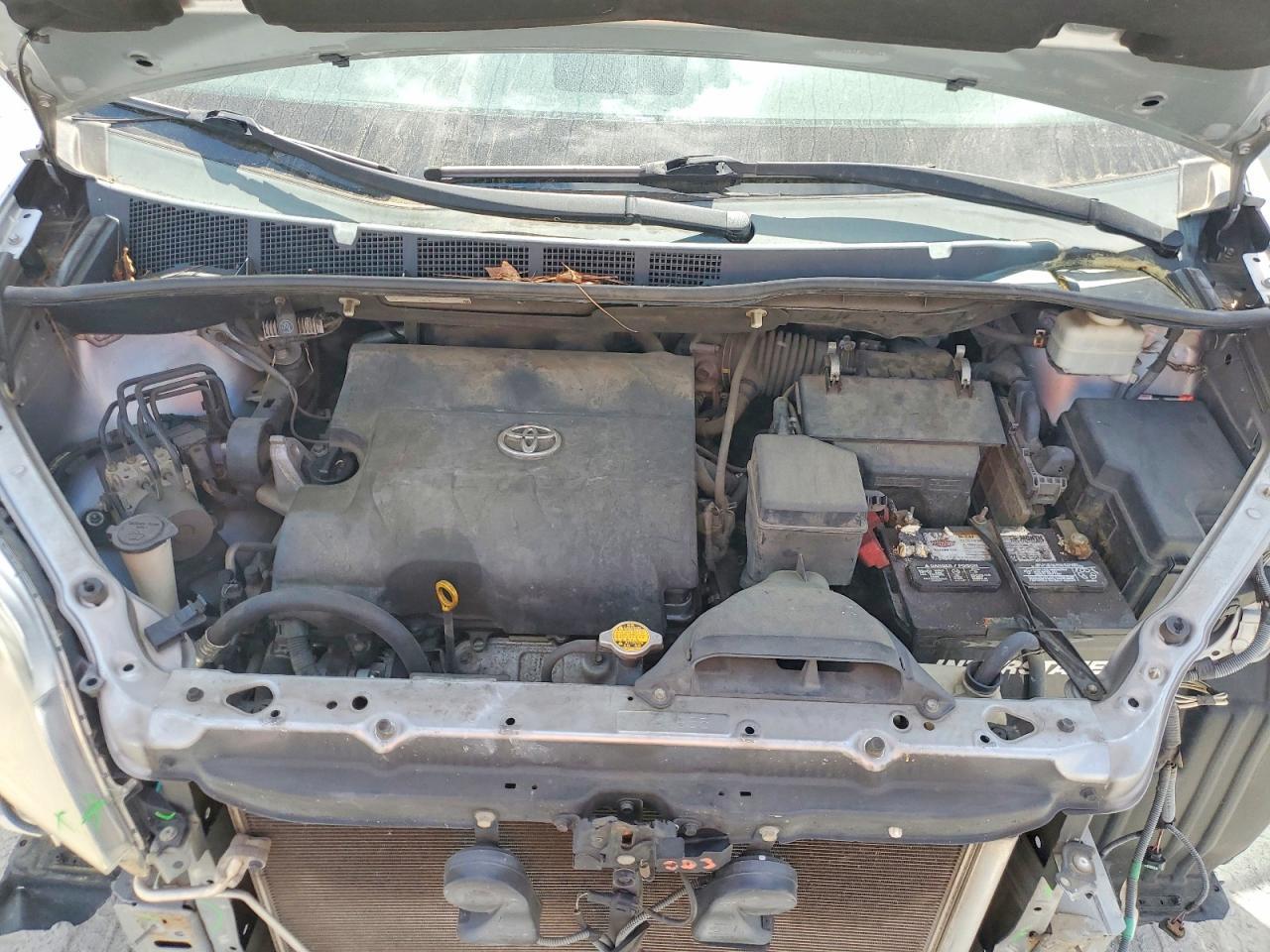 2012 TOYOTA SIENNA