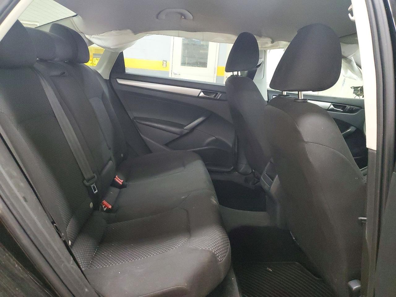 2012 VOLKSWAGEN Passat