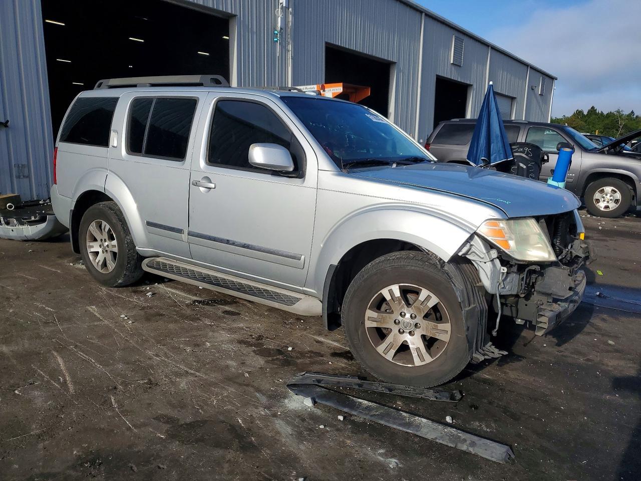 2011 NISSAN PATHFINDER
