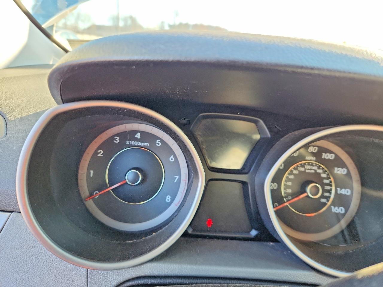 2012 HYUNDAI ELANTRA