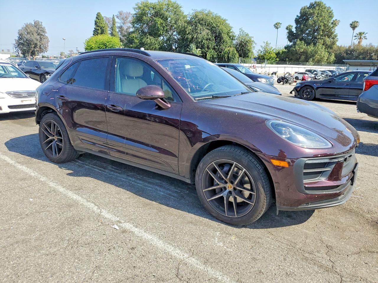 2025 PORSCHE Macan