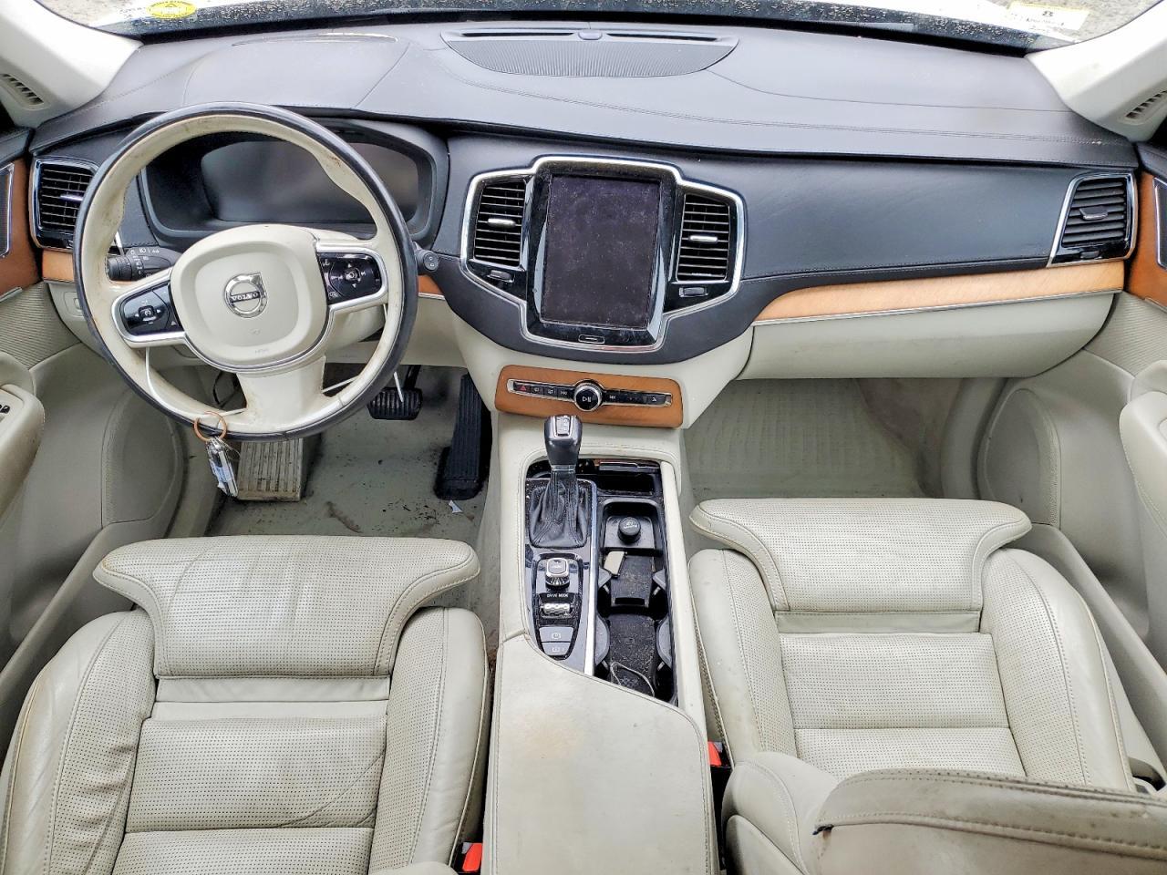 2016 VOLVO XC90