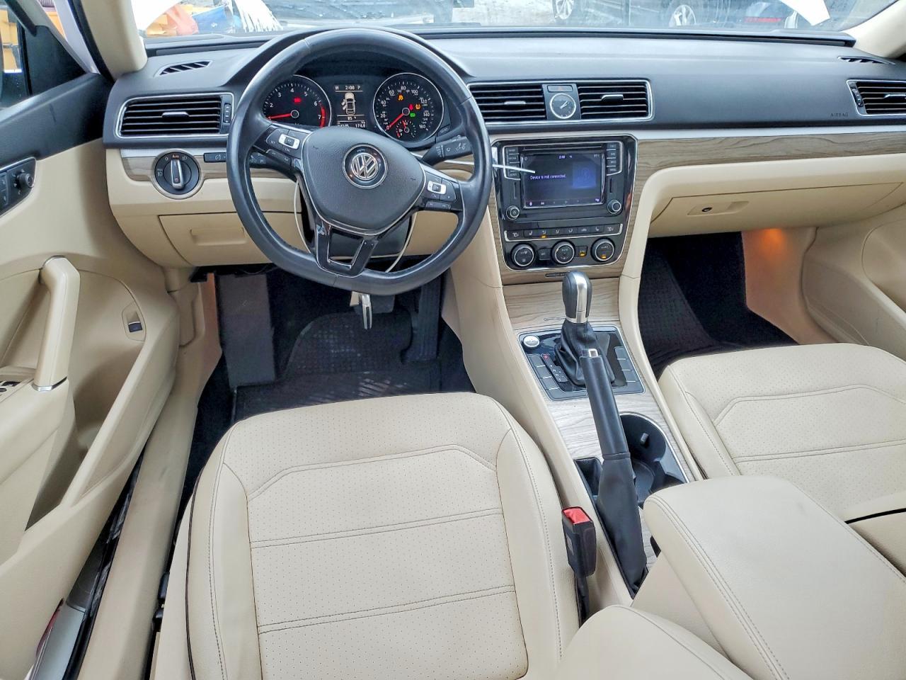 2016 VOLKSWAGEN Passat
