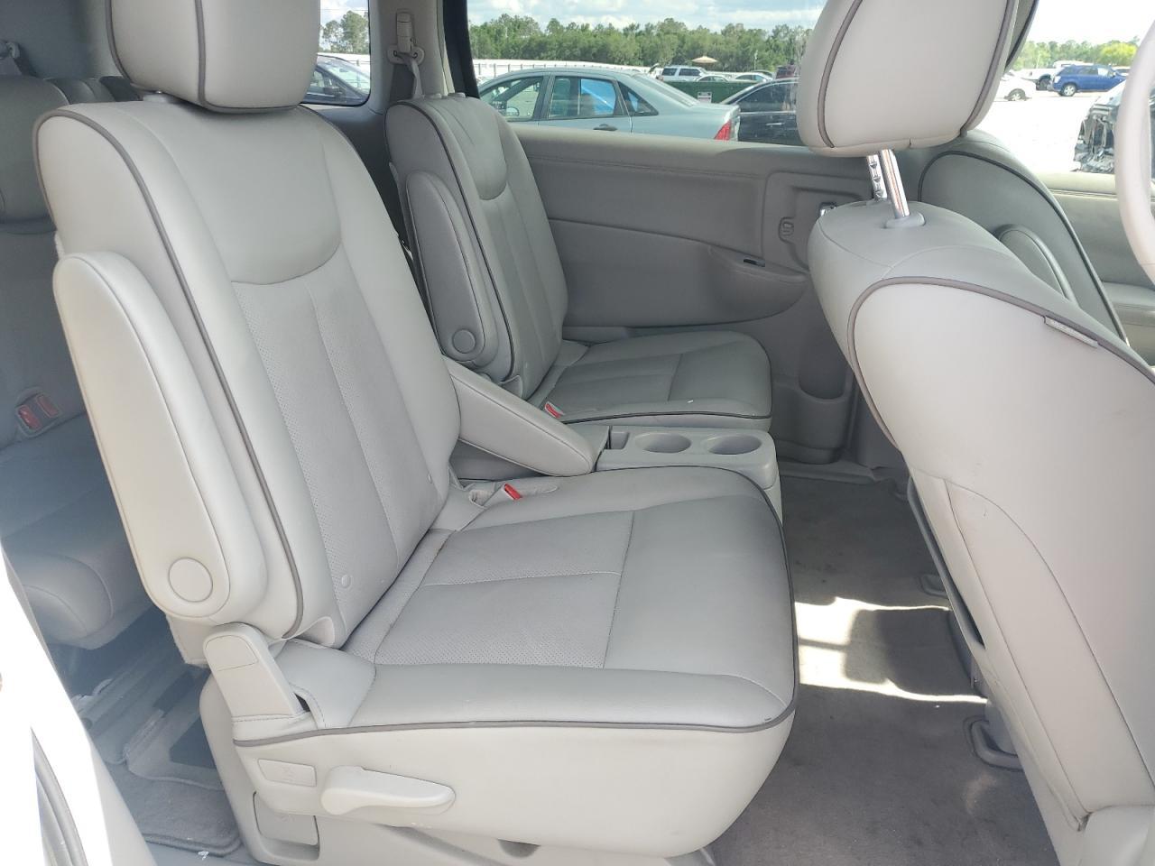 2015 NISSAN Quest