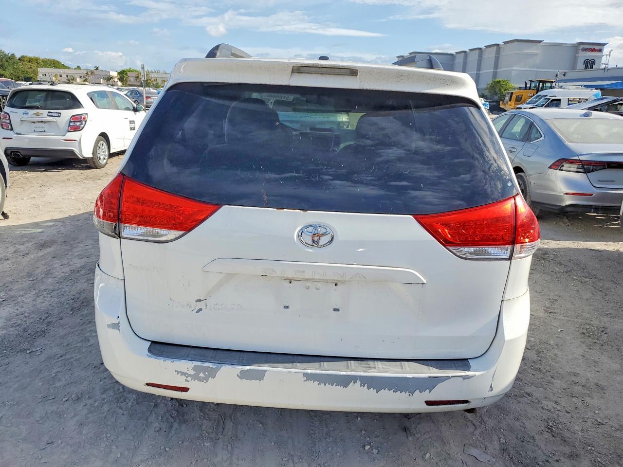 2012 TOYOTA SIENNA