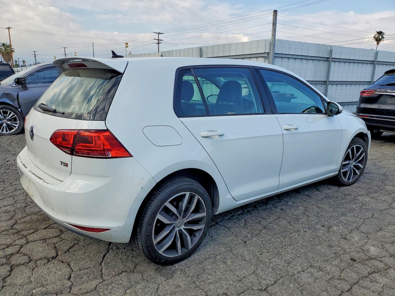 2017 VOLKSWAGEN GOLF