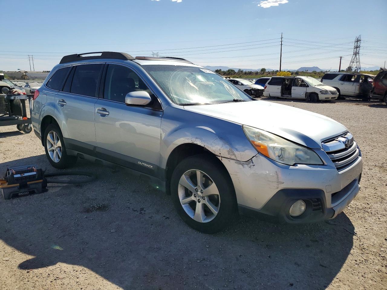 2013 SUBARU Outback