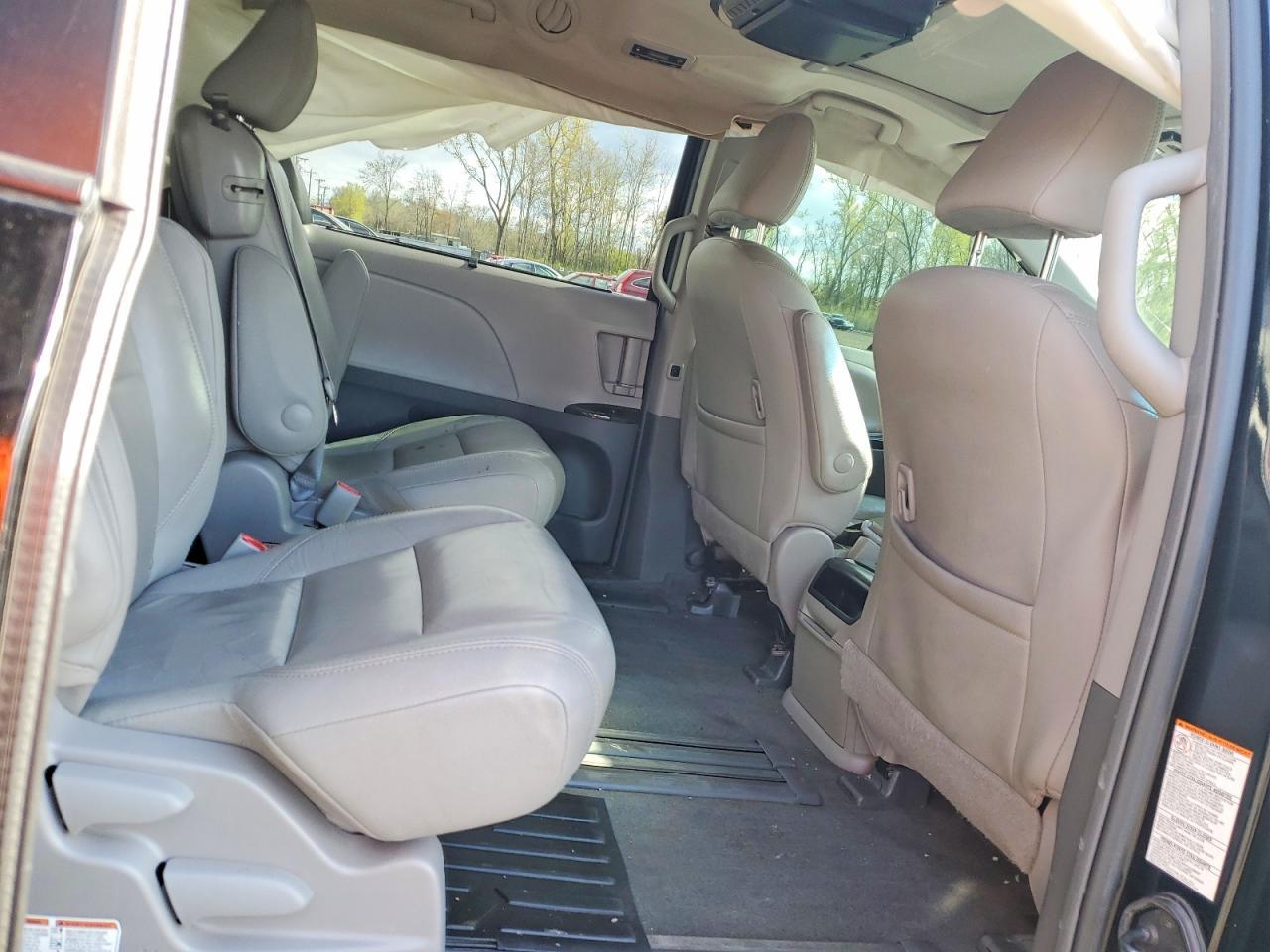 2016 TOYOTA SIENNA