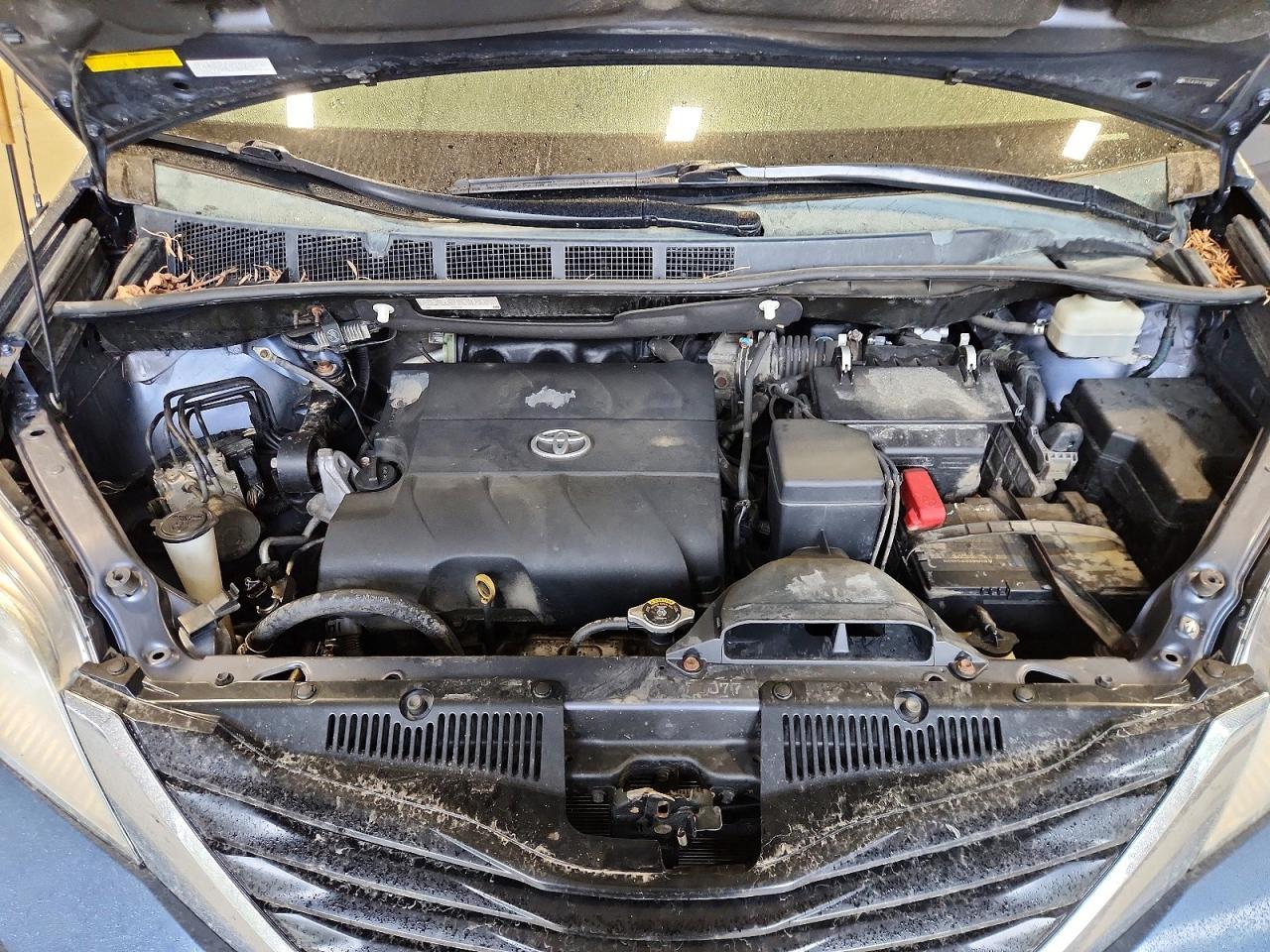2014 TOYOTA SIENNA