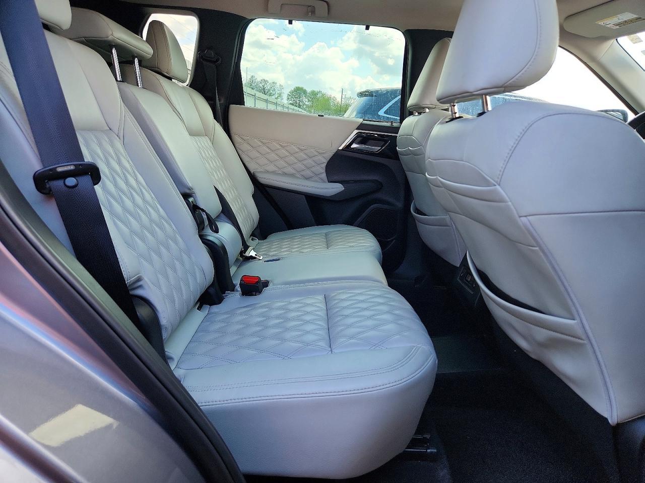 2023 MITSUBISHI outlander