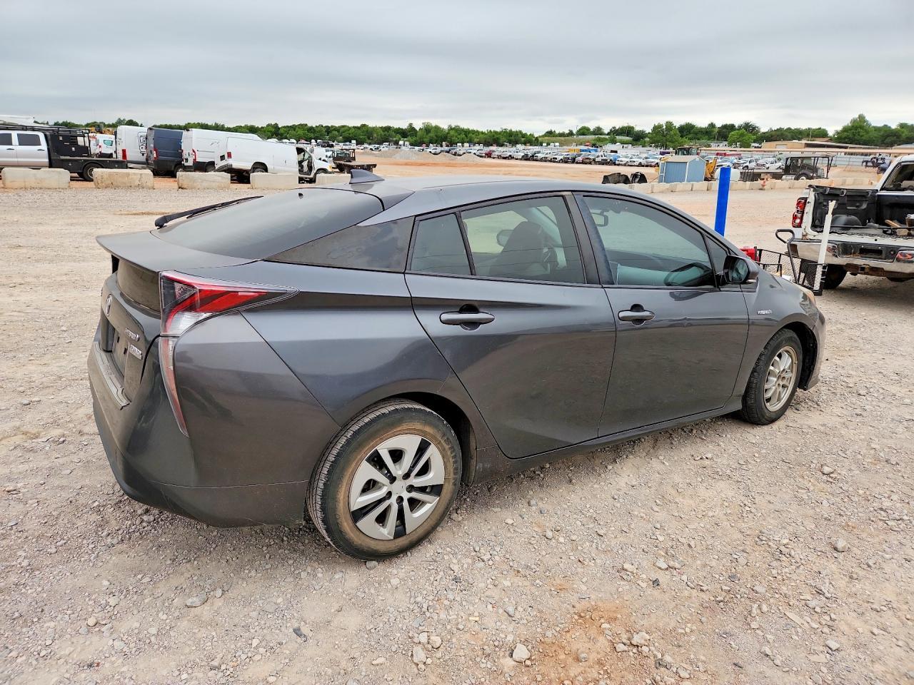 2016 TOYOTA PRIUS
