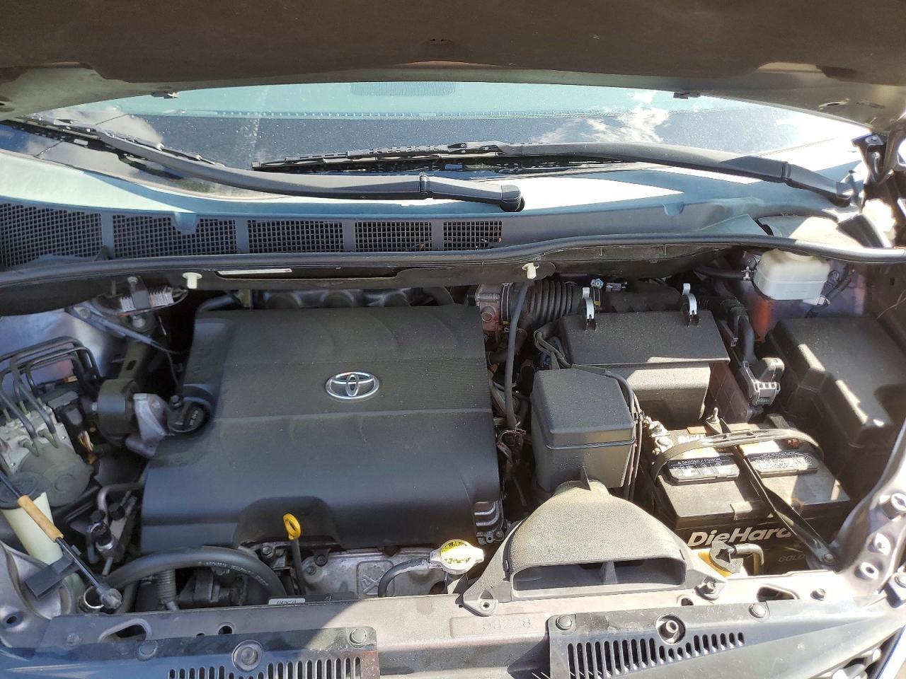 2012 TOYOTA SIENNA