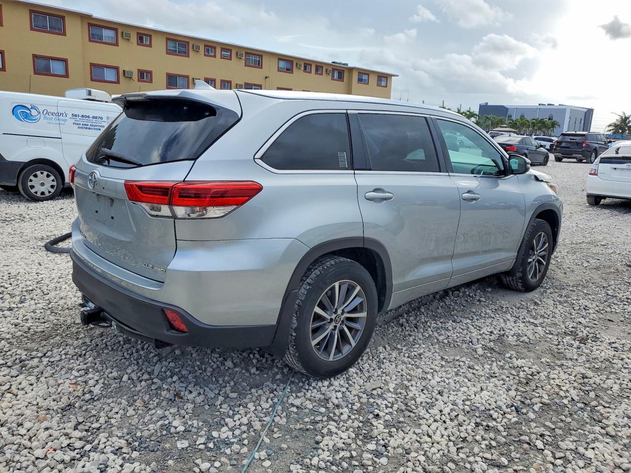2017 TOYOTA HIGHLANDER