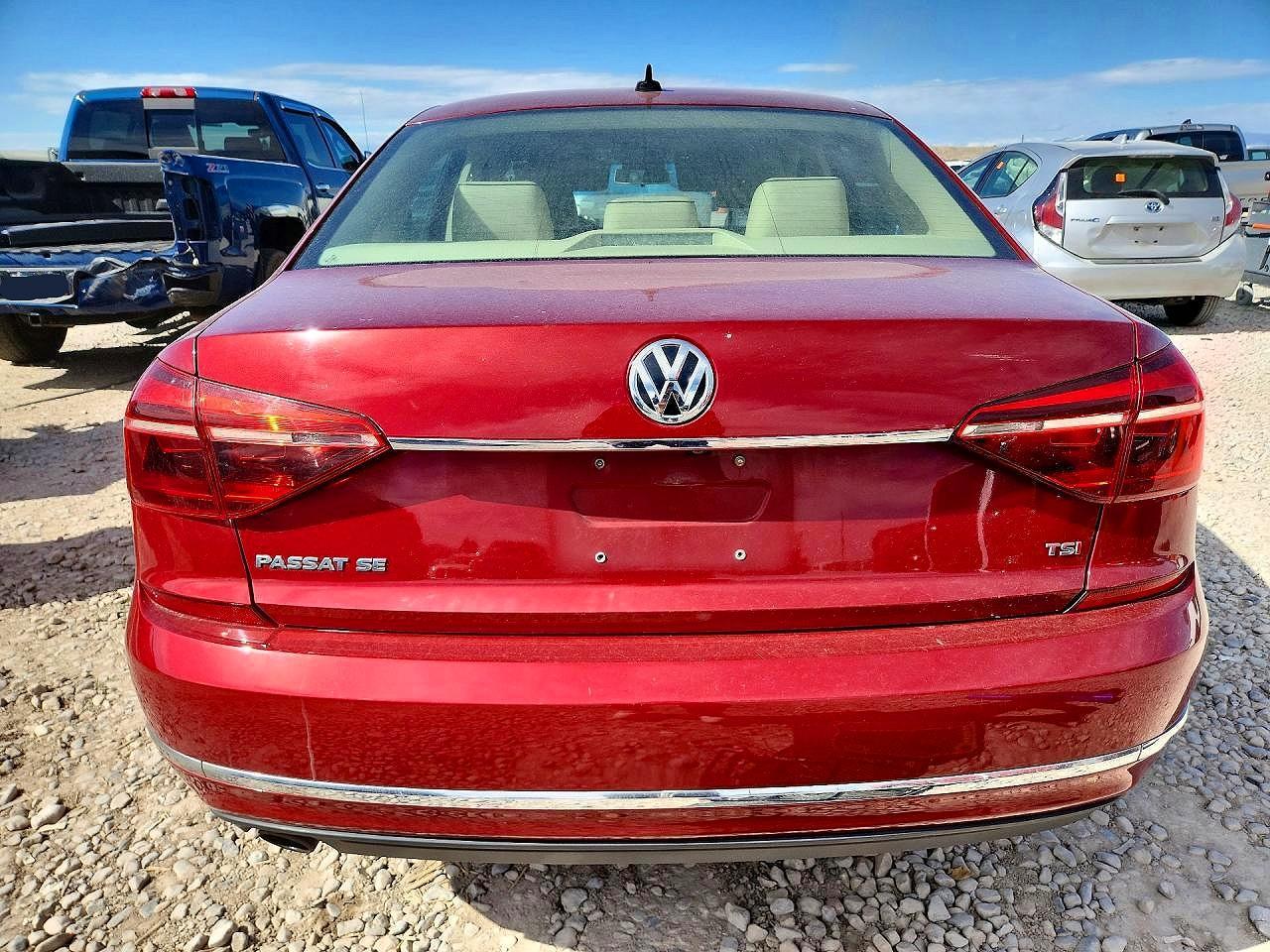 2017 VOLKSWAGEN Passat