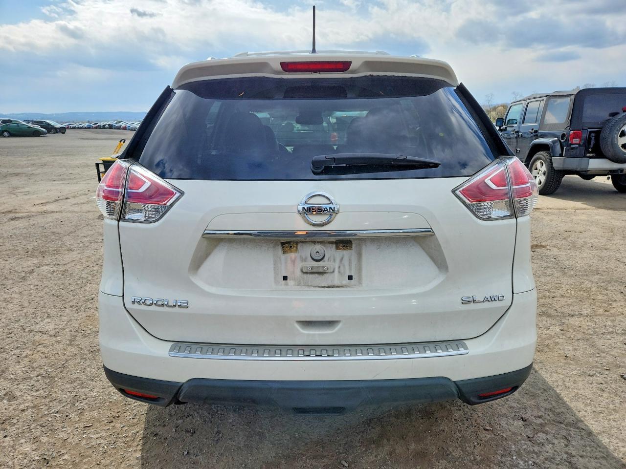 2015 NISSAN ROGUE