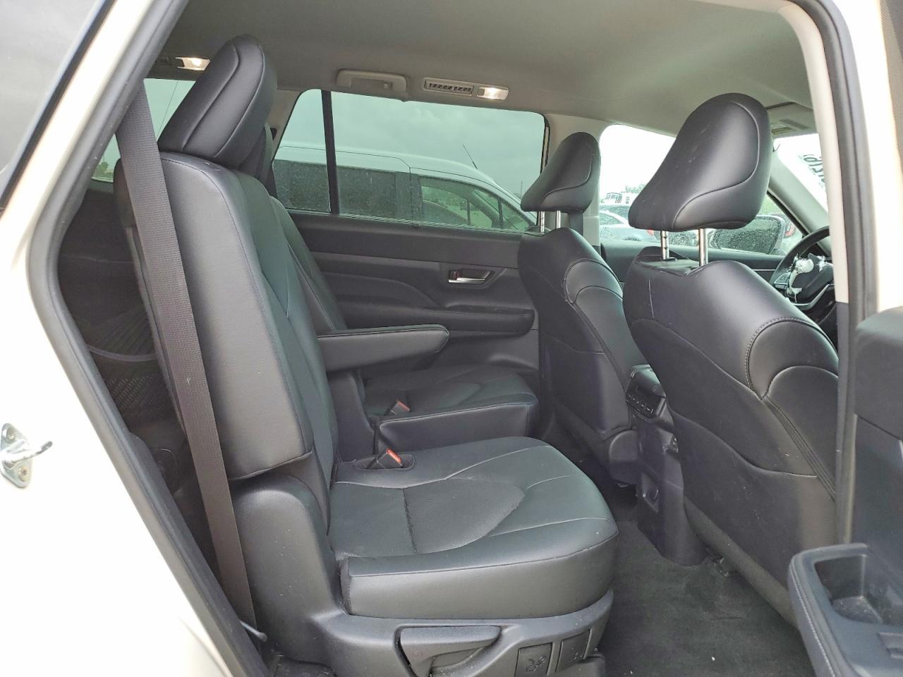 2024 TOYOTA HIGHLANDER