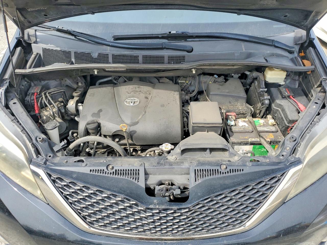 2017 TOYOTA SIENNA