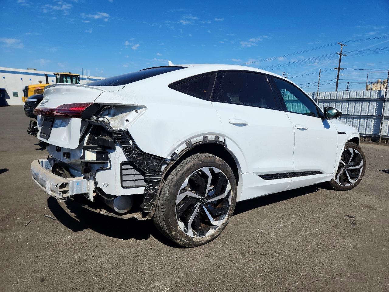 2024 AUDI Q8