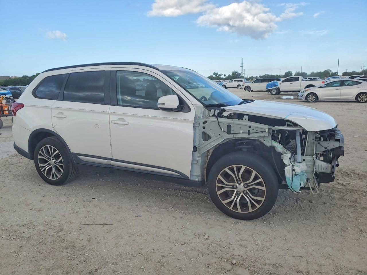 2017 MITSUBISHI outlander