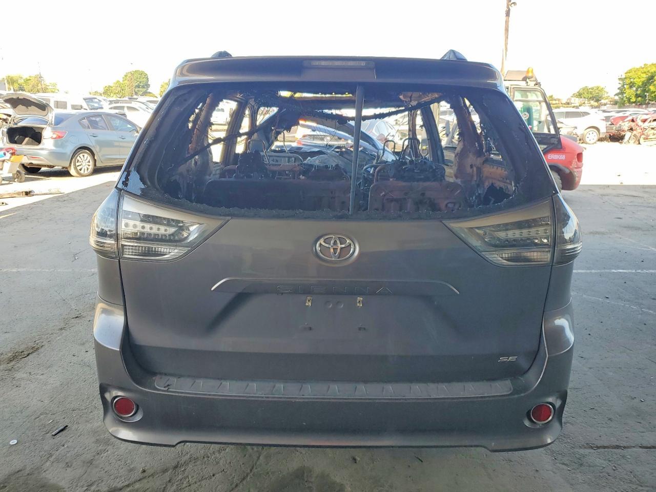 2015 TOYOTA SIENNA