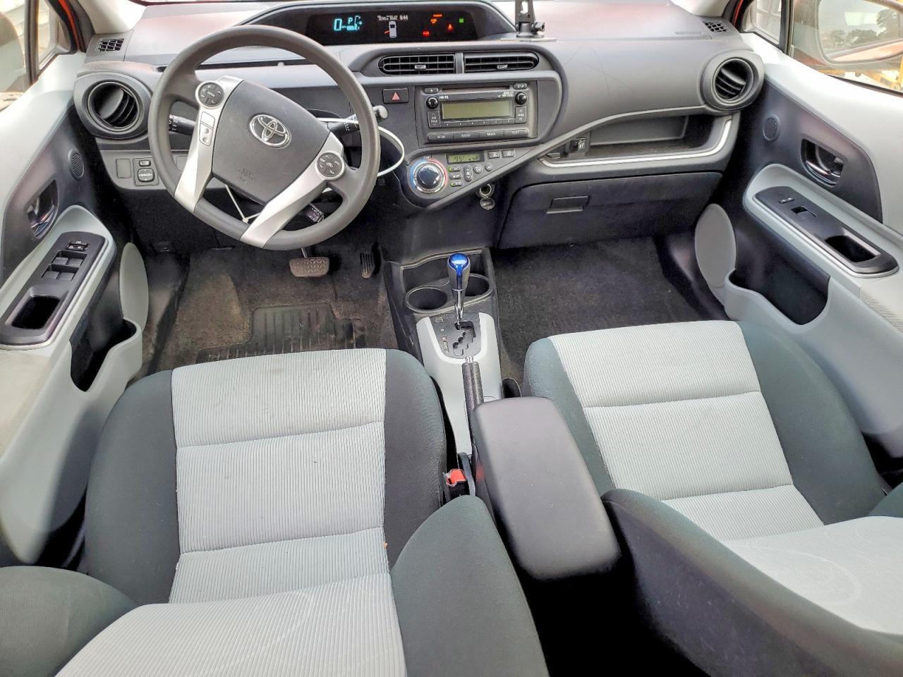 2014 TOYOTA Prius c