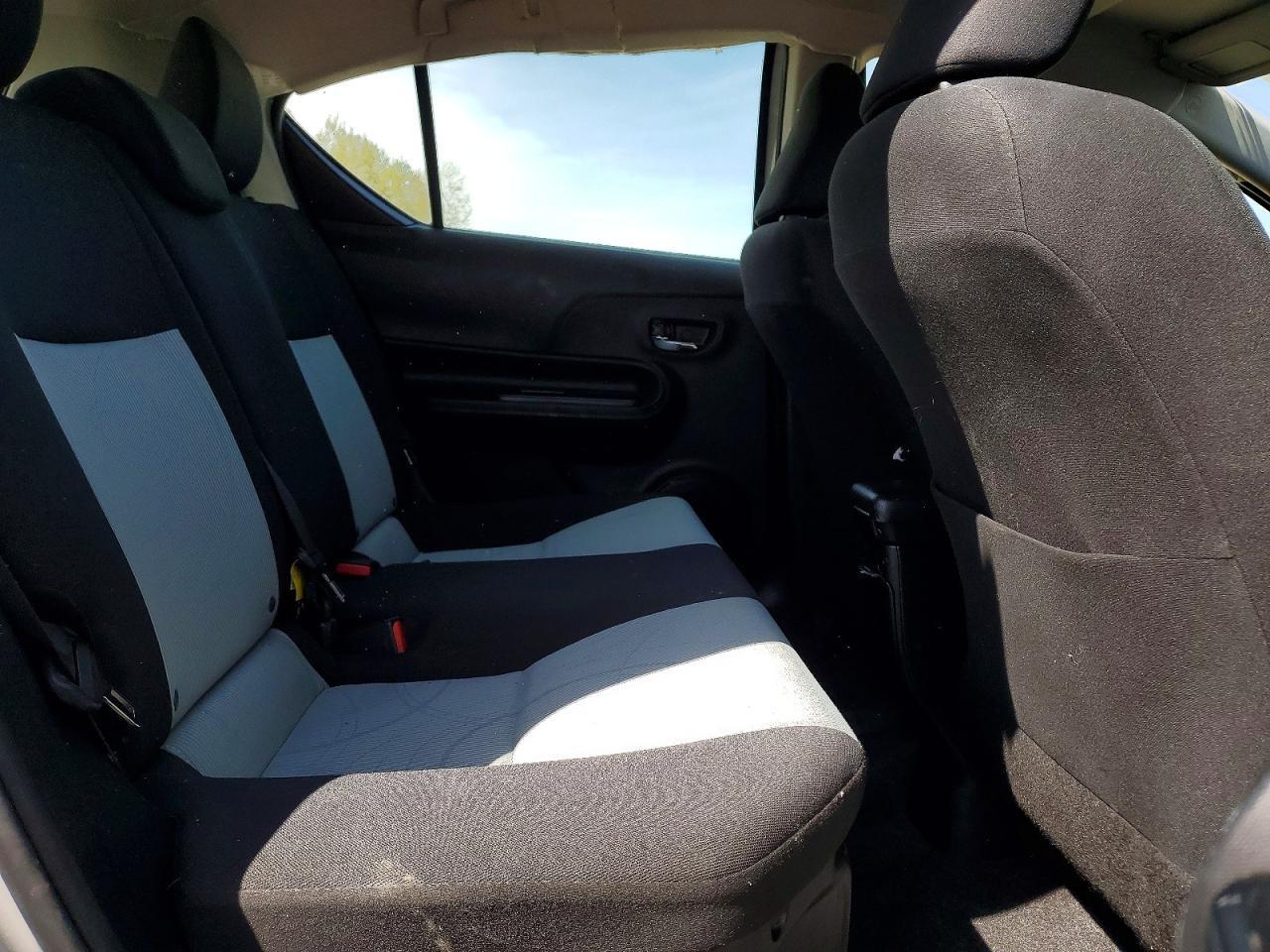 2016 TOYOTA Prius c