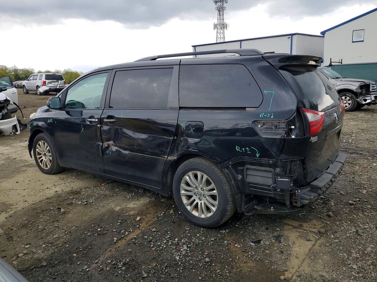 2016 TOYOTA SIENNA