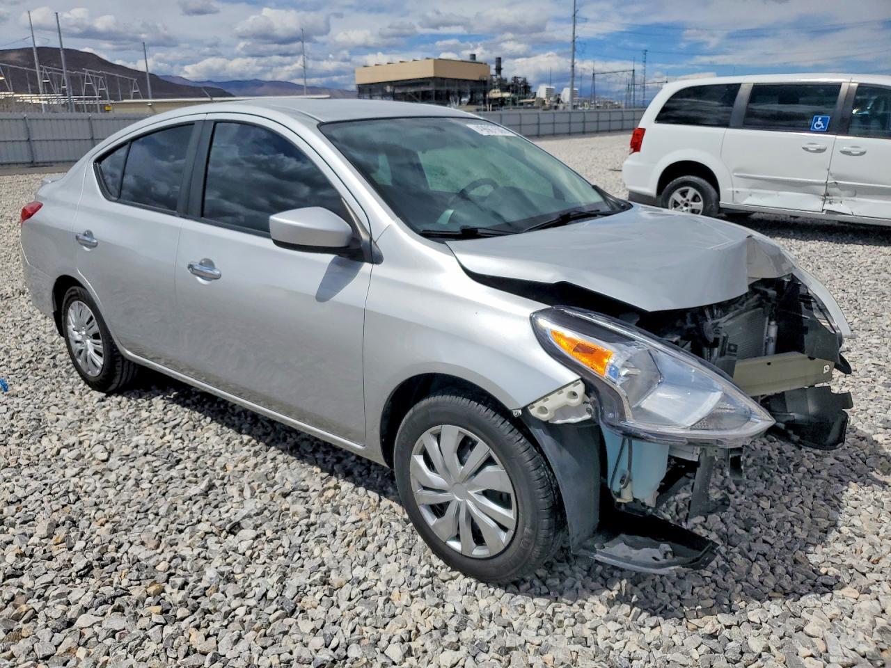 2015 NISSAN VERSA