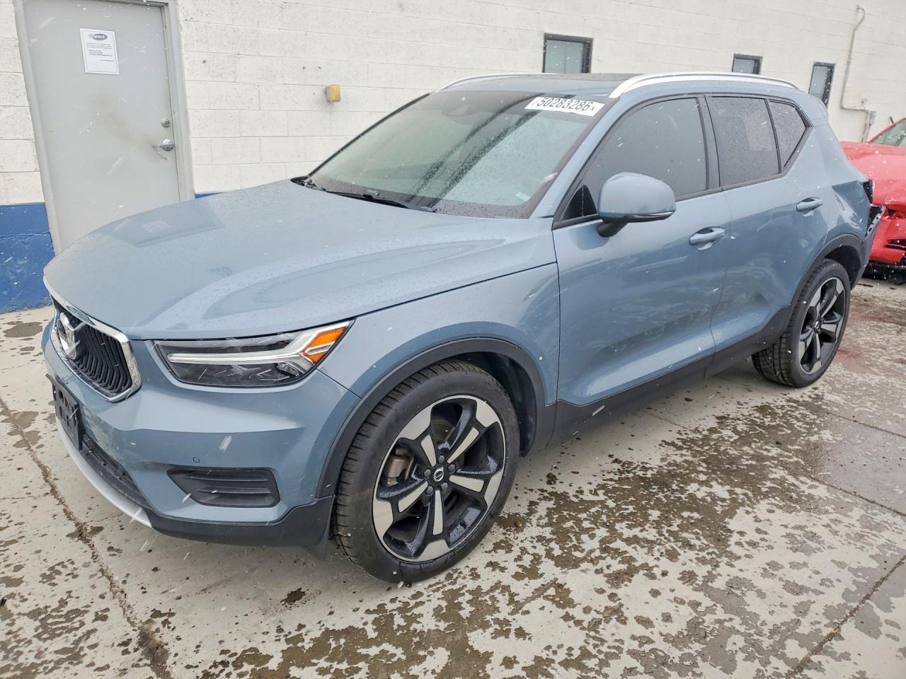 2020 VOLVO XC40