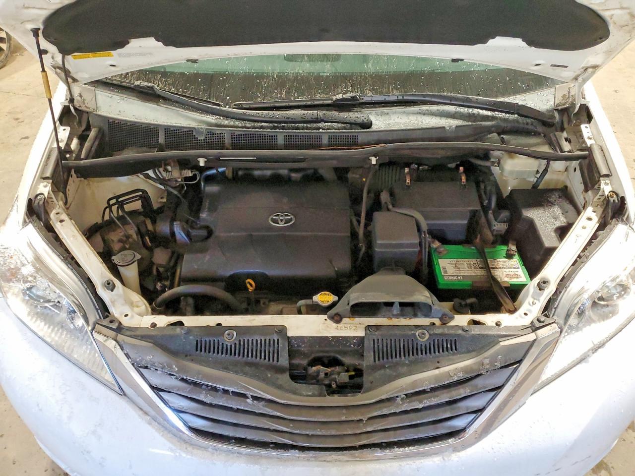 2011 TOYOTA SIENNA