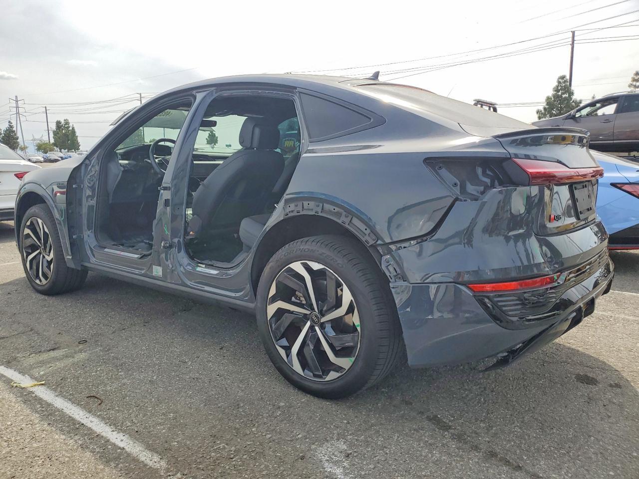 2024 AUDI Q8
