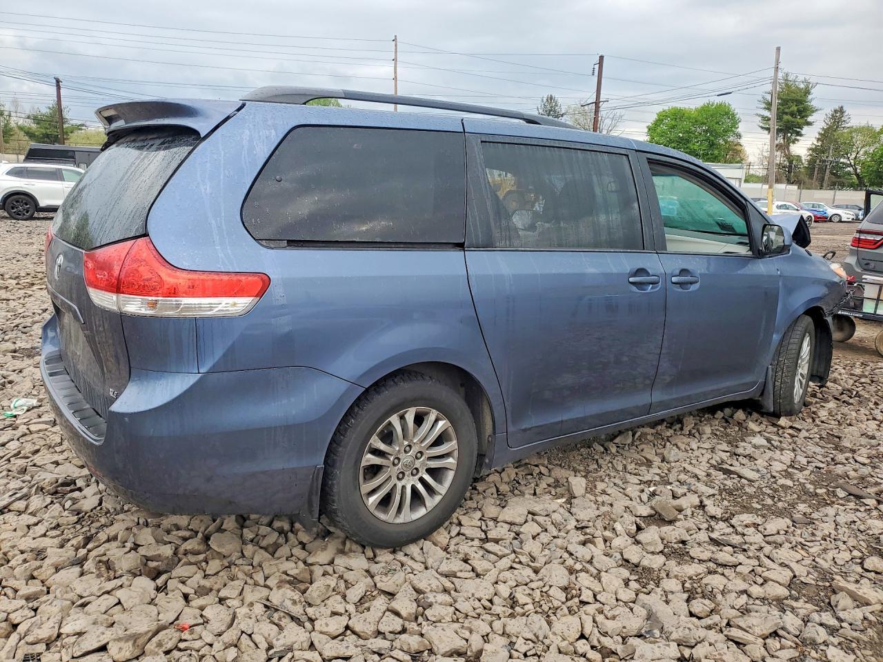 2014 TOYOTA SIENNA