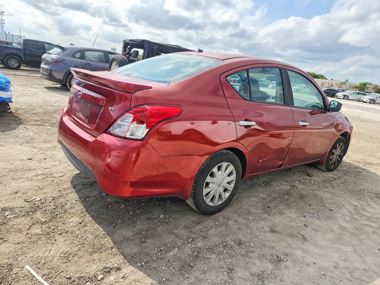 2017 NISSAN VERSA