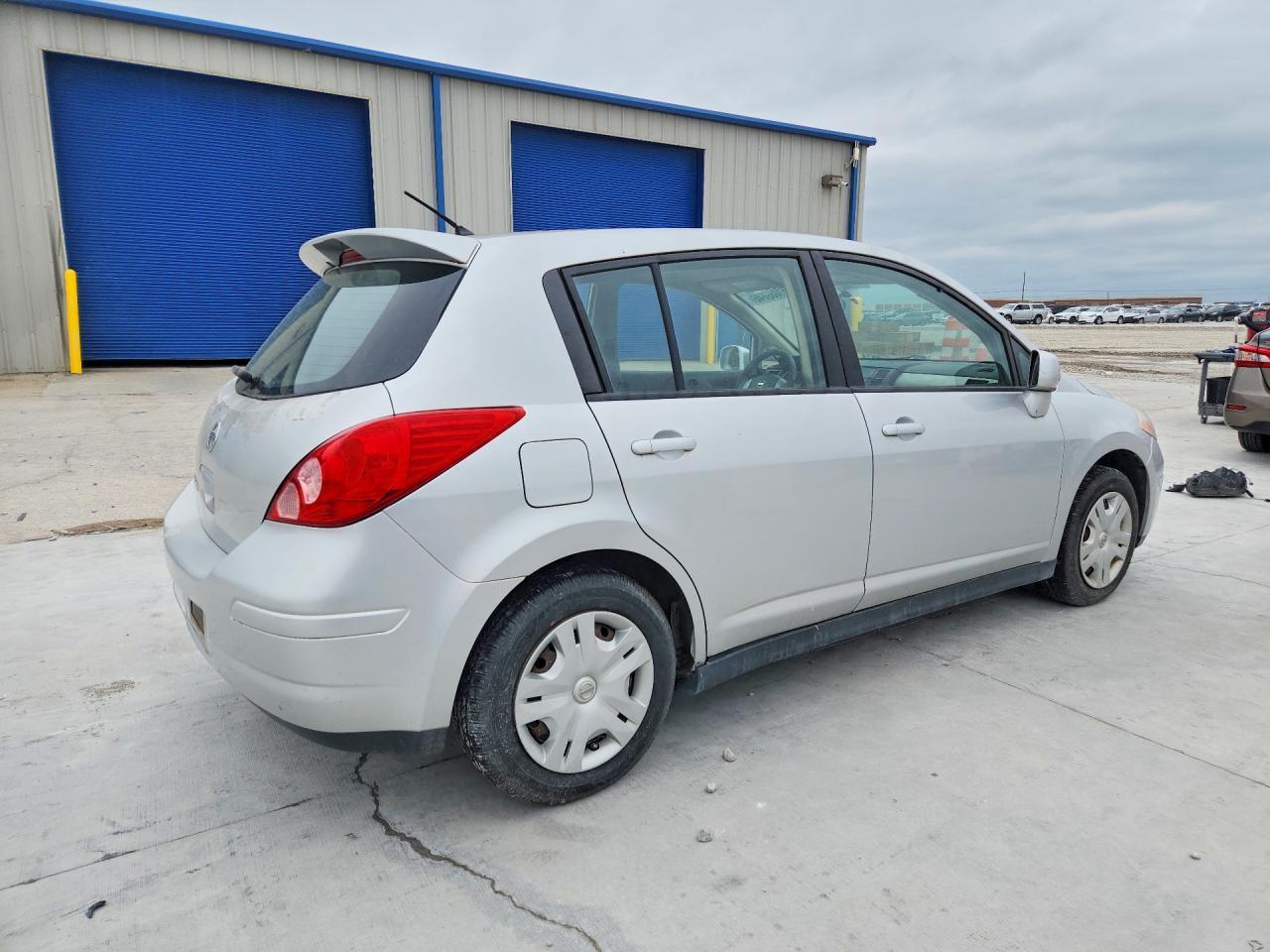 2011 NISSAN VERSA