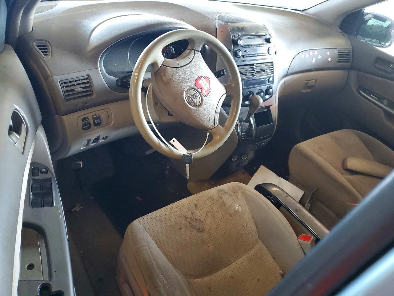 2009 TOYOTA SIENNA