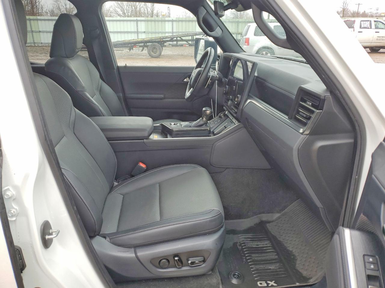 2024 LEXUS GX 550