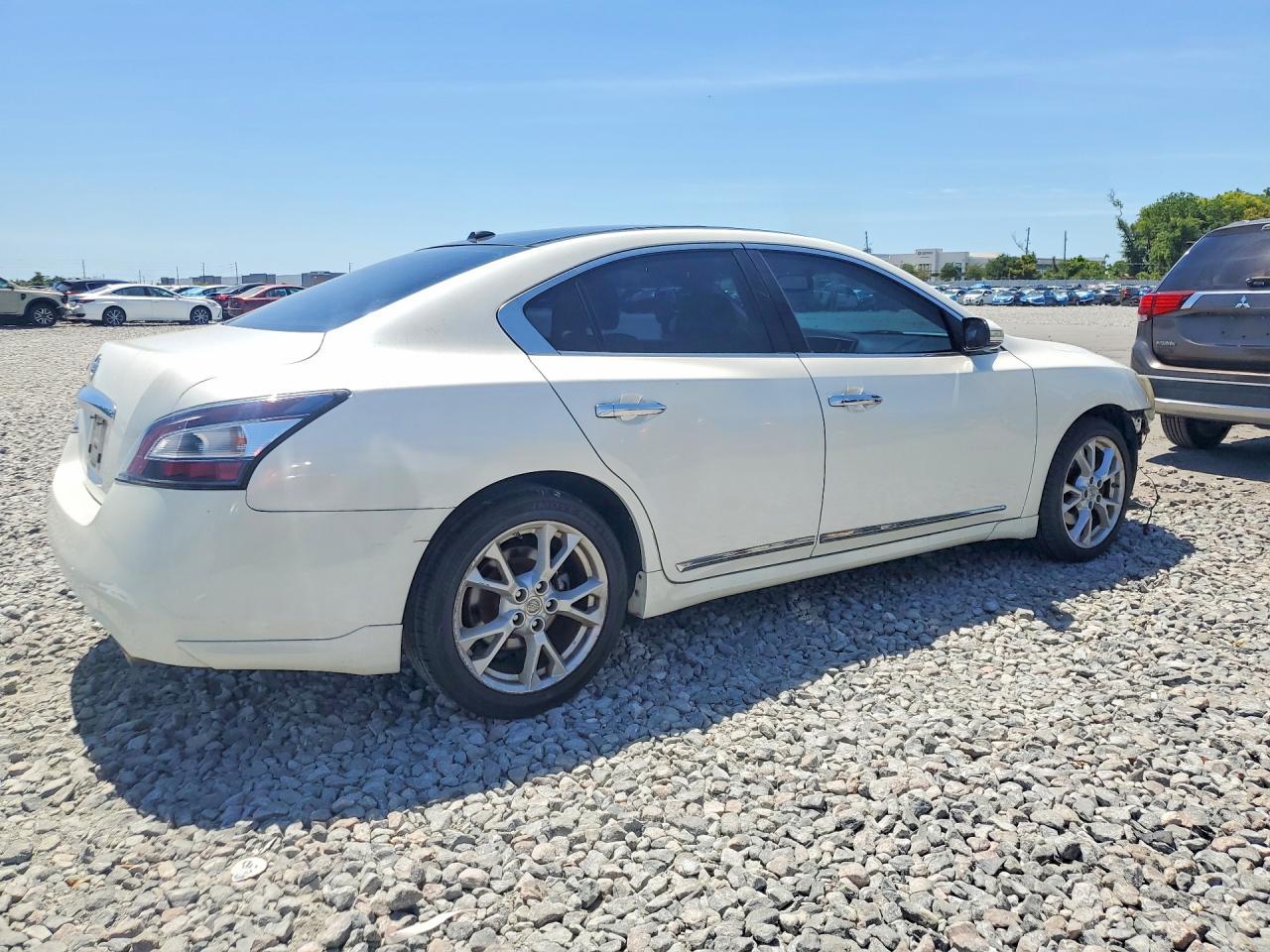 2014 NISSAN Maxima