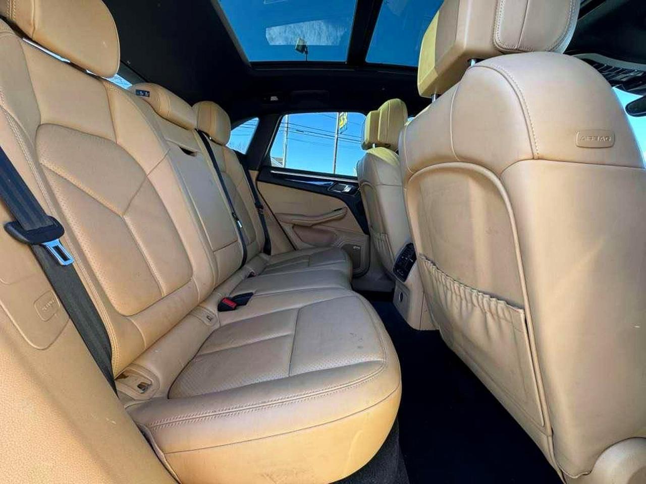 2018 PORSCHE Macan