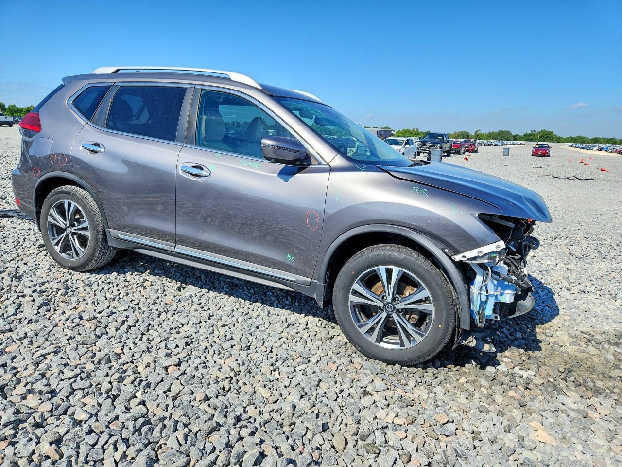 2017 NISSAN ROGUE
