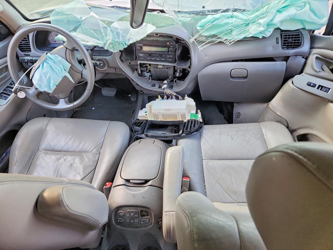 2004 TOYOTA Sequoia